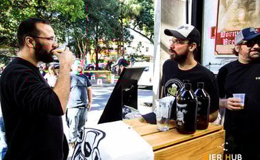 Imagem de destaque para Evento de degustação de cervejas caseiras e artesanais ocupa rooftop do prédio Tomie Ohtake