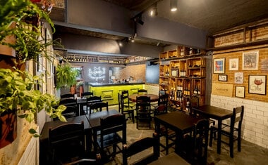 Imagem de destaque para Rua dos Pinheiros ganha boteco dedicado ao vinho