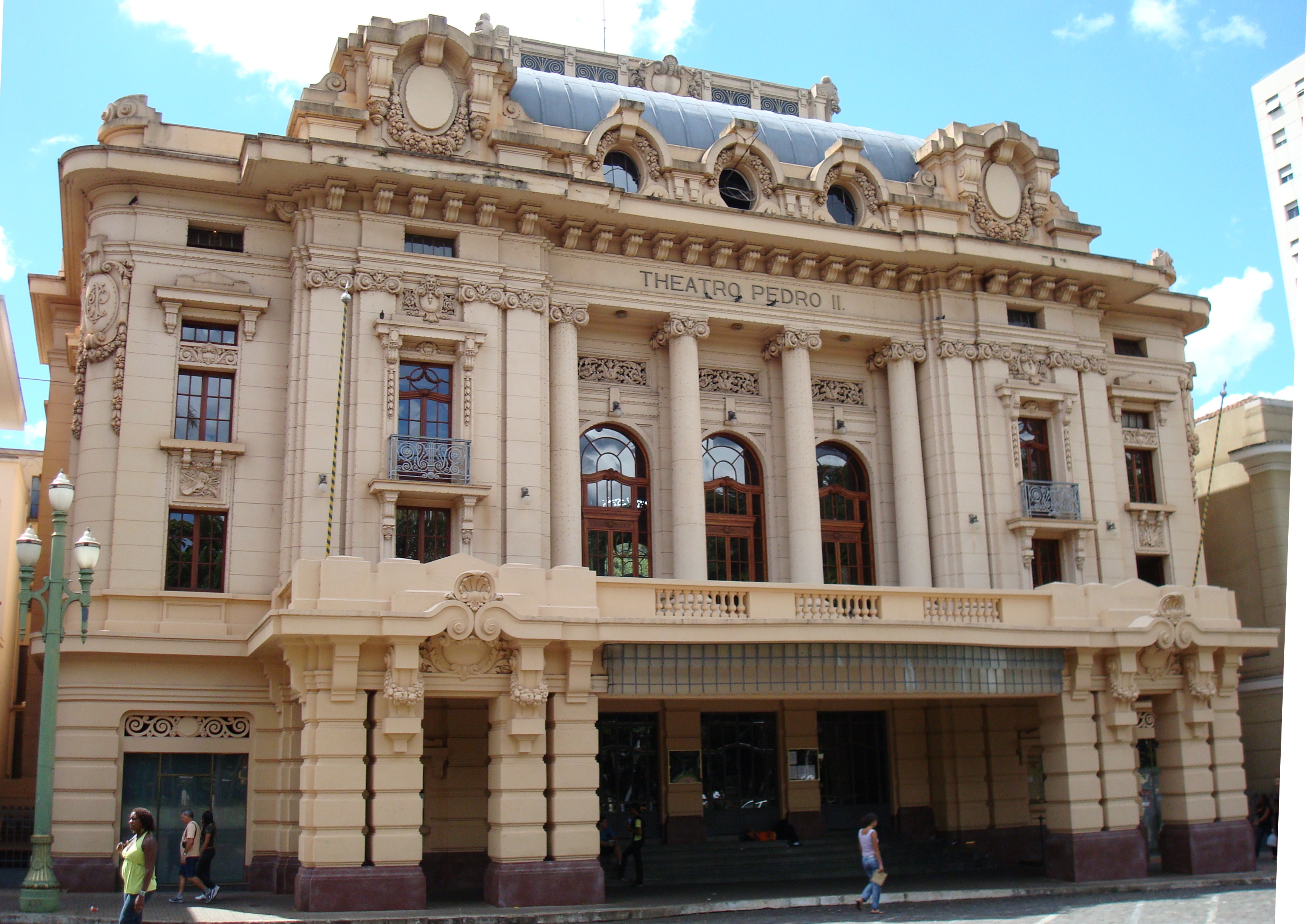Theatro Pedro II é uma ótima opção de lazer, seja para irar a arquitetura ou assistir a uma peça